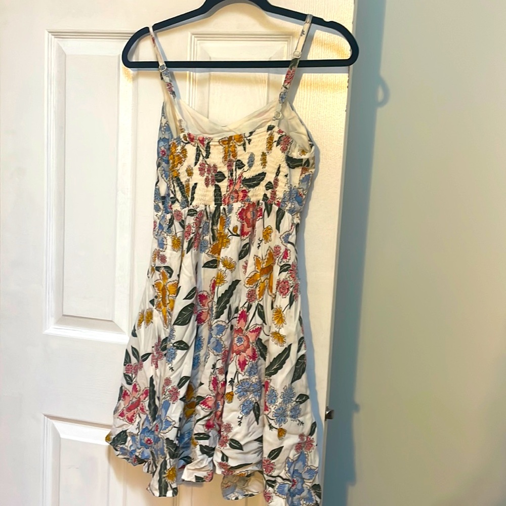 Like new Beautiful flower blouse